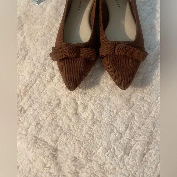 Tahari Slip on Bow detailed preppy Women's pointed toe Brown Flats, NWT, size 10 - Picture 2 of 10
